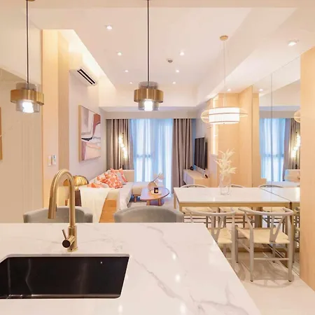 Cozy 2Br Plus Spare Br Home In Uptown Bgc