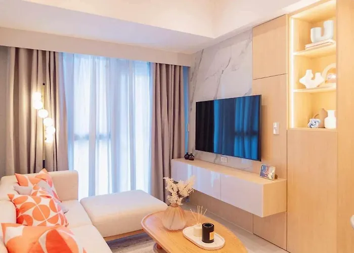 Apartahotel Cozy 2br Spare Br In Uptown Bgc