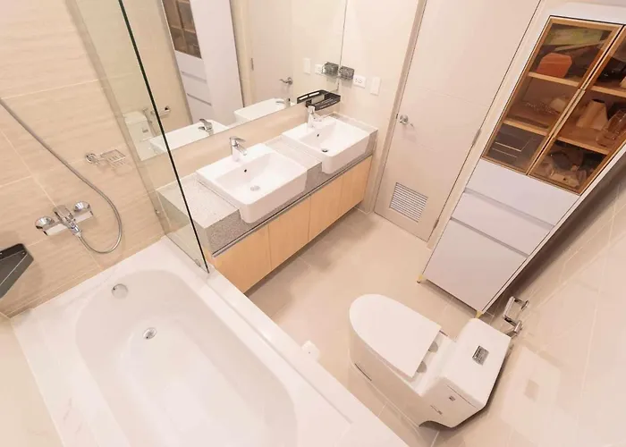 Cozy 2br Spare Br In Uptown Bgc Apartahotel