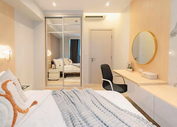 Apartahotel Cozy 2br Spare Br In Uptown Bgc *
