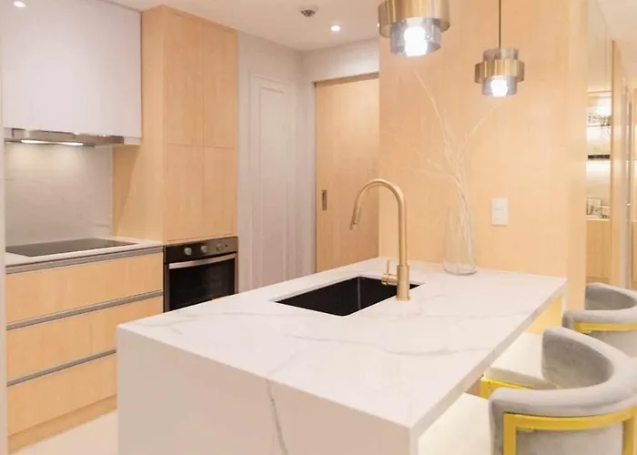 Cozy 2br Spare Br In Uptown Bgc * Manila