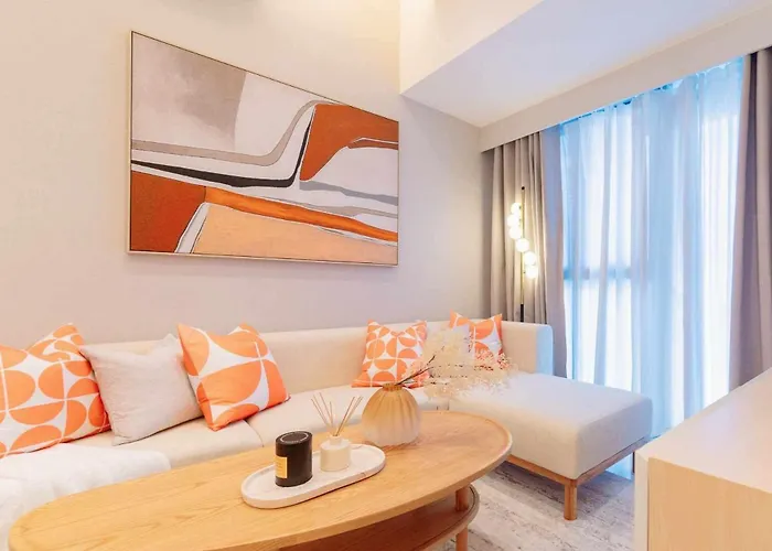 Cozy 2br Spare Br In Uptown Bgc Apartahotel