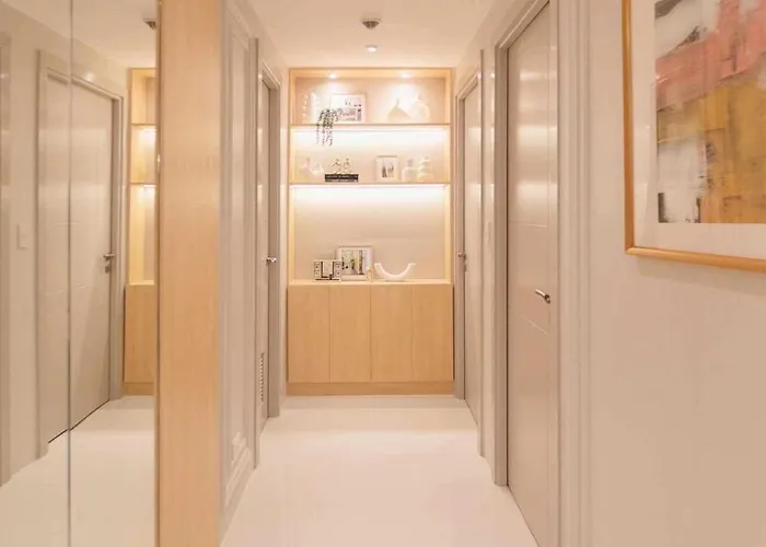 Cozy 2br Spare Br In Uptown Bgc Apartahotel Manila