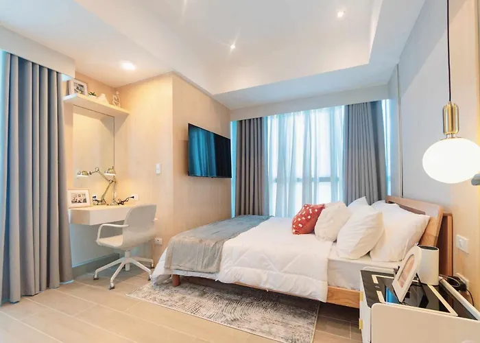 Cozy 2br Spare Br In Uptown Bgc * Manila